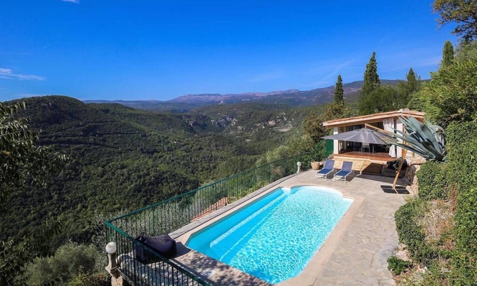 Saint-Cezaire-sur-Siagne Villa | 5 bed villa in Provence with pool & outdoor kitchen