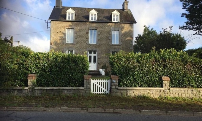 Villedieu-les-Poeles House | 5 Bed Historical Farmhouse in Villedieu Les-Poeles (home of racehorse ‘Ozo')