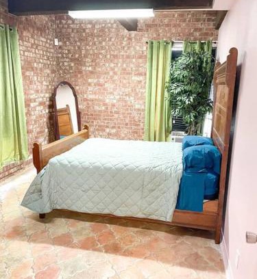 West Monroe House | 5- Bed Pink house ( Close to Sports Center )