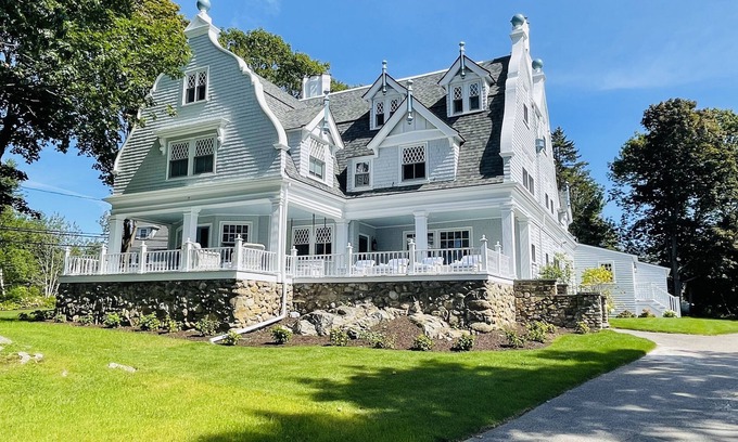Kennebunkport House | 5 Bedroom 5.5 Bath Luxury Waterview Home Near Beach and Walkers Point