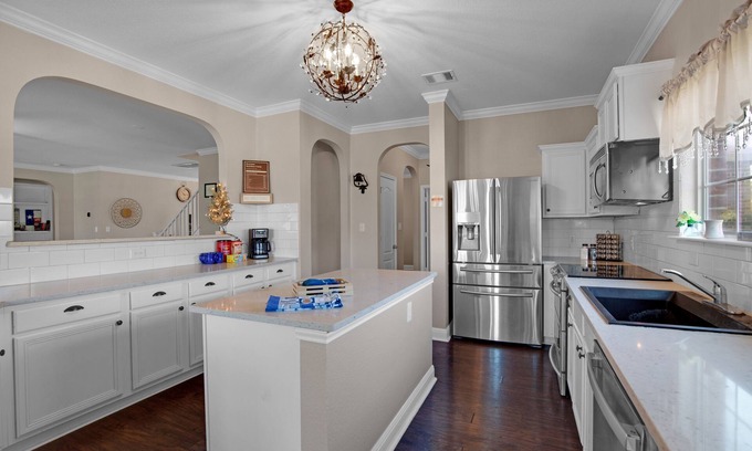Kyle House | 5 Bedroom, 8 Beds with outdoor Pool