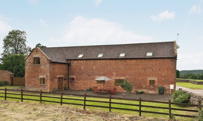 Kingsley Holt Cottage | 5 bedroom accommodation in Kingsley Holt