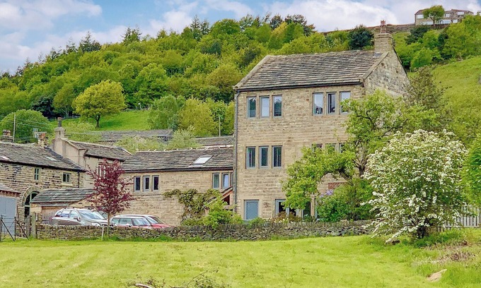 Honley Cottage | 5 bedroom accommodation in Slaithwaite, near Huddersfield