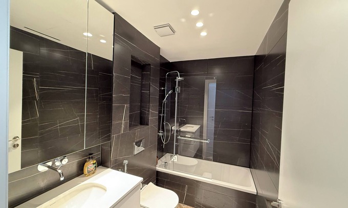 Mamilla Apartment | 5 -bedroom apart in Jerusalem with Magnificent views, Shabbat elevators, fitness