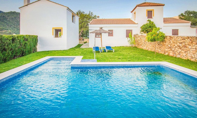 Ubrique House | 5 bedroom awesome home in Ubrique