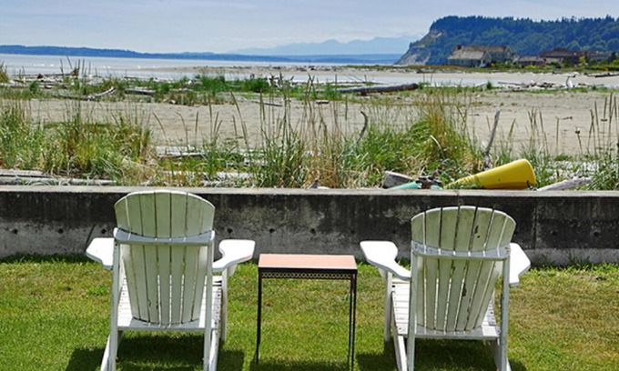 Clinton House | 5 Bedroom Beachfront Home on Whidbey Island - 10 m. from Ferry
