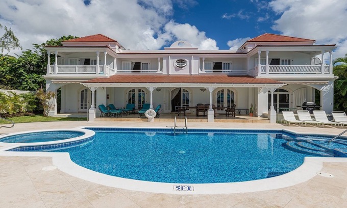 Reeds Bay House | 5 Bedroom Beachfront Villa Offering Stunning Sea Views And A Private Pool