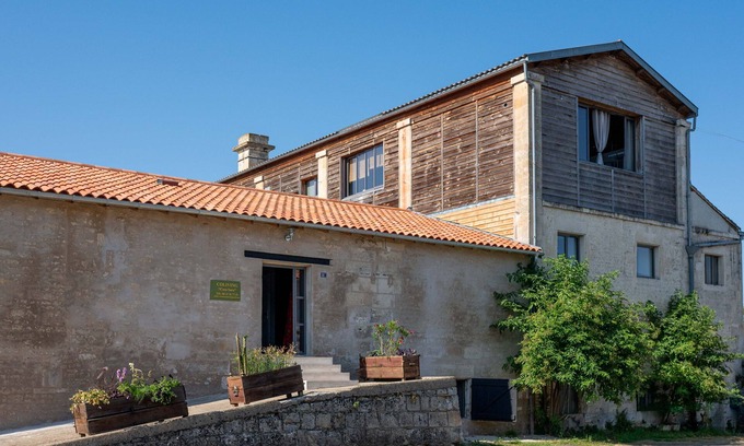 Centre Ville Bed & Breakfast | 5 Bedroom Bed & breakfast in Niort