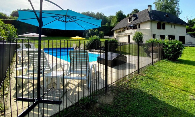 Pouzac Ski Chalet | 5 bedroom chalet to rent with private pool and tennis court in the Pyrenees