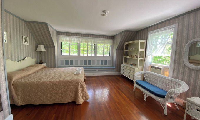 Poland Cottage | 5 Bedroom Cottage at the 500 acre Poland Spring Resort with lots of onsite activities!