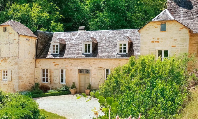 Sarrazac House | 5 bedroom gorgeous home in Sarrazac