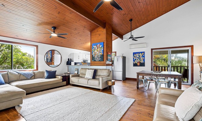 Alexandra Headland House | 5 bedroom home close to beach, pool and pet friendly