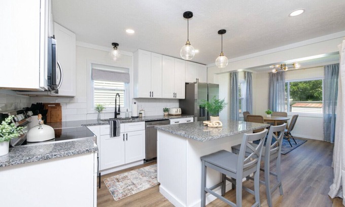 Port Clinton House | 5 Bedroom Home Walking Distance to Beach