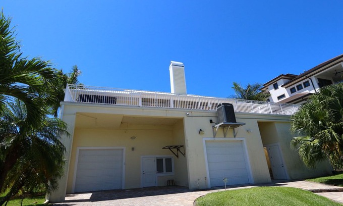 Laguna Shores House | 5 Bedroom - Luxury Home - Close to Beach - Lemon Drop Home
