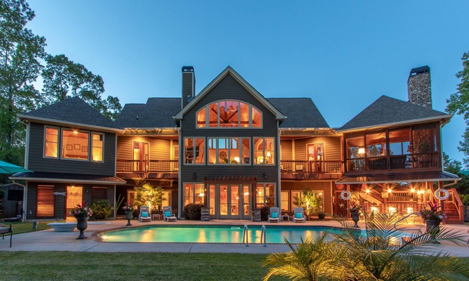 Gainesville House | 5 Bedroom Luxury Retreat -Pool, 2-Story Boat Dock, Game Room, Tikki Bar, Privacy