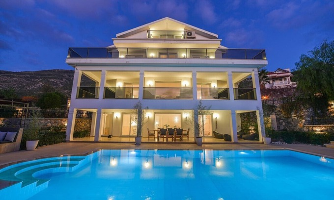 Oludeniz Villa | 5 bedroom luxury villa with private pool and garden in oludeniz