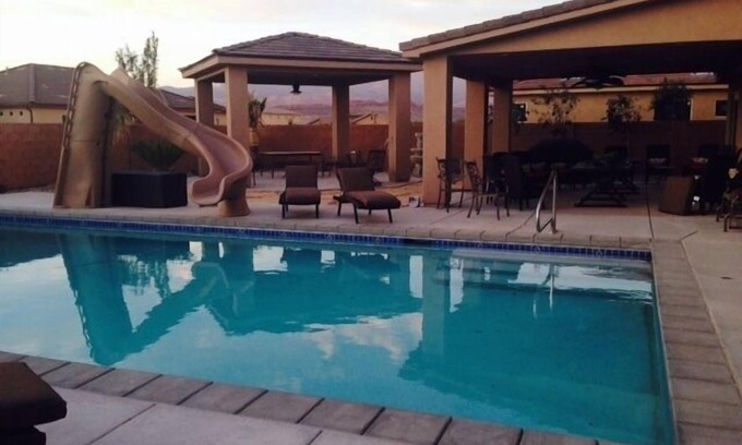 Hurricane House | 5 Bedroom plus kids dorm, 3 Bath House With Private Pool and Hot Tub