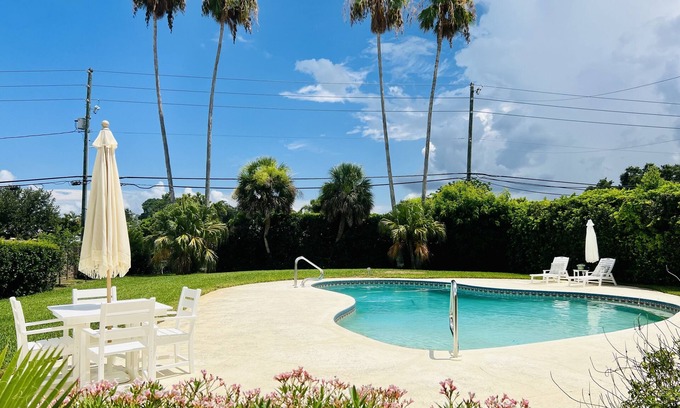 Century Oaks House | 5 bedroom retreat, complete with a pool, is minutes away from Indian Rocks Beach