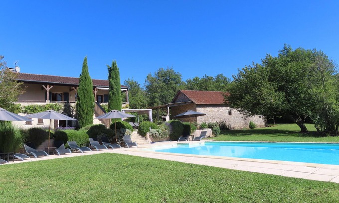 Calvignac House | 5 Bedroom (Sleeps 10) House in Calvignac