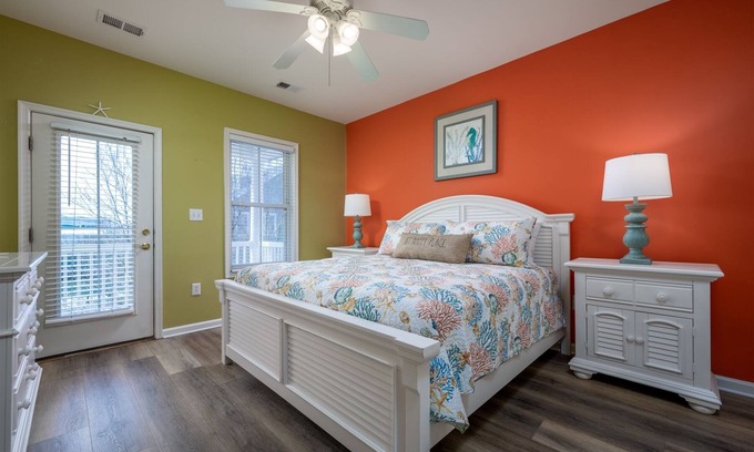 Sunset Island House | 5 bedroom Sunset Island Townhouse updated w/new flooring *FREE Linens & Towels