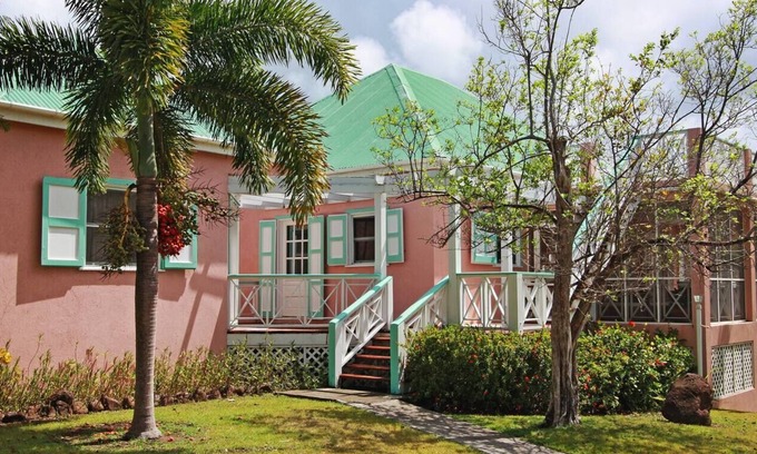 Barnes Ghaut Villa | 5 bedroom Villa with pool, 5 min walk to the beach