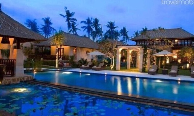 Batu Bolong Villa | 5 Bedroom villa Beachfront with private Pool in Canggu