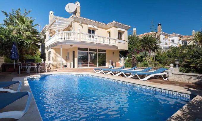 Velez-Malaga Villa | 5 Bedroom villa split into 2 apartments