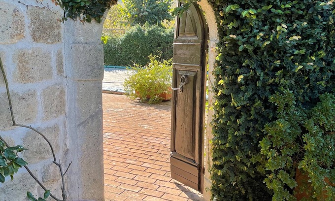 Caprarola Villa | 5 bedroom villa with heated pool and air conditioning set in landscaped garden.