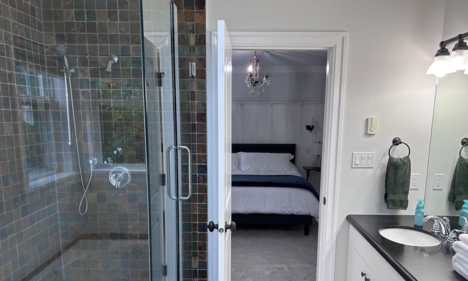 Squamish House | 5 bedroom Villa with View of The Chief walking distance from trails