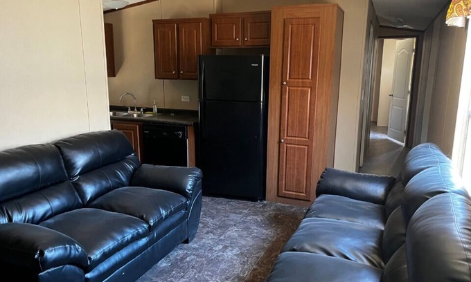 Monahans House | 5 Bedroom Work Trailer