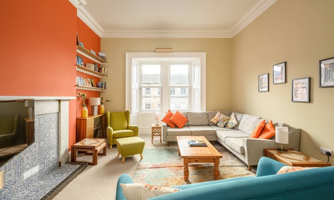 Newington Apartment | 5-bedrooms 3-bathrooms Newington Apartment - Comfy & Spacious - Central Location