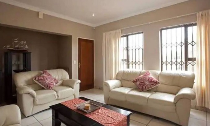 Bloubergstrand House | 5 bedrooms self catering home just 5 min from the beach!
