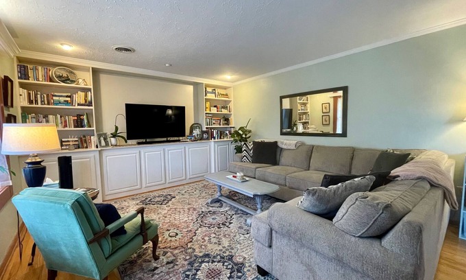 Blacksburg House | 5 bedrooms, sleeps 13, walking distance to VT, hot tub!