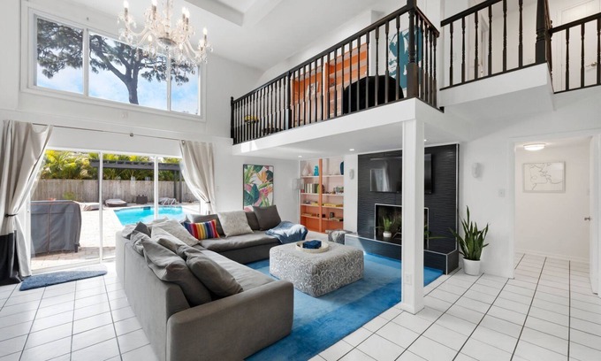 Bayhaven Villa | 5 BR Luxury Beach Villa: Heated Pool & Games Room, Modern Design
