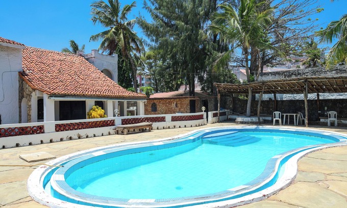 Bamburi Villa | 5 br villa All En-suite with swimming pool 2 mins to the beach in Nyali Mombasa