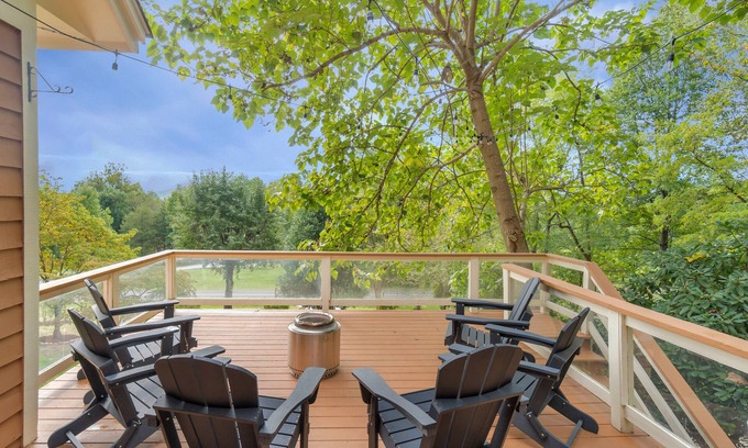 Nellysford House | 5 BR Wintergreen House w/Game Room, 75” TV, Ping Pong, Foosball, Wet Bar & Deck