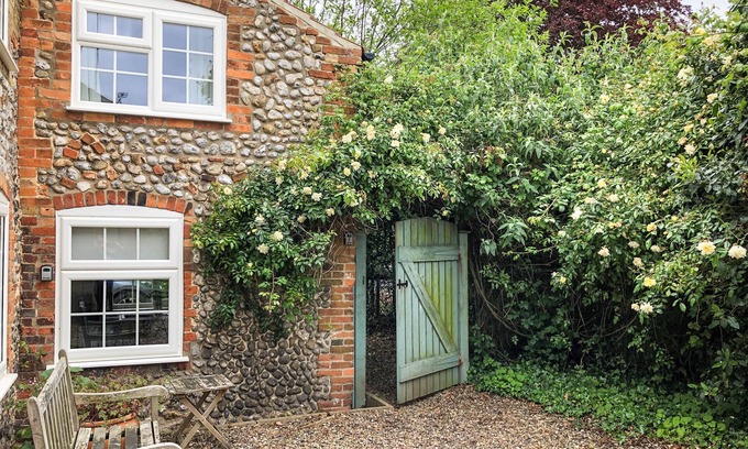 Holt House | 5 Carpenters Cottages