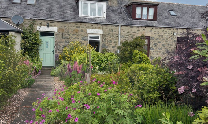 Banff Cottage | 5 DISTILLERY COTTAGES, pet friendly, with open fire in Banff