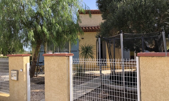 Saint-Laurent-de-la-Salanque Villa | 5'du Barcares, lovely air-conditioned villa with heated pool