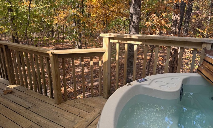 Afton Cabin | 5 Elk Lodge ROMANTIC Log Cabin in the woods. Hot Tub & Wood Burning Fire Place.