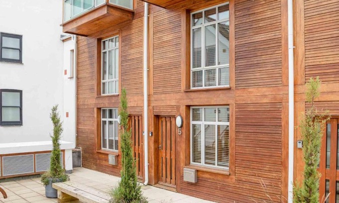 Salcombe House | 5 Harbour Yard