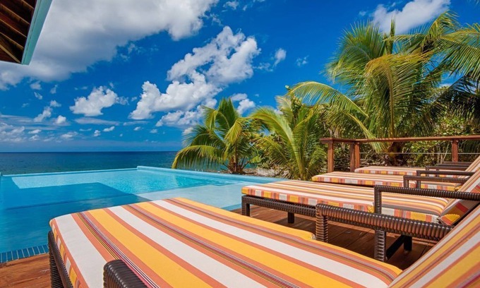 Antoneys Cay Villa | 5 King Beds/2 Infinity Pools/Amazing Sunsets/Quick walk to West End/Privacy