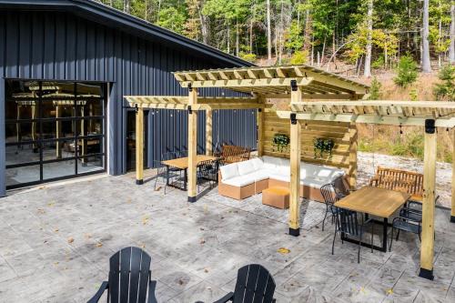 Nellysford House | 5 King Beds - Sleeps 18 - Game Room - Brew Trail