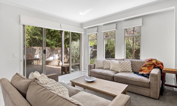 Anglesea House | 5 Lorettas Way Summar