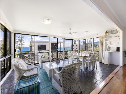 Kings Beach House | 5 Margaret St Kings Beach QLD