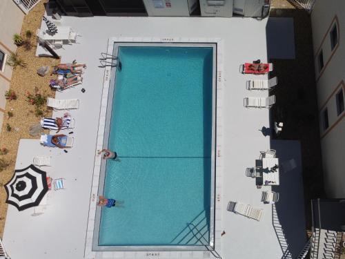 Iona Apartment | 5 mi to Beaches, private, end unit, relaxing, POOL!