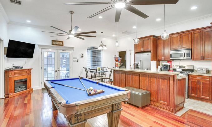 Gentilly Woods House | 5 Mi to Bourbon St: NOLA Home w/Fenced Yard!