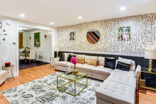 Primos Secane House | 5 Mi to Center City Townhome in Elmwood Park
