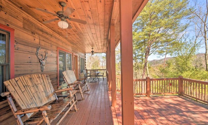 Blue Ridge House | 5 Mi to Dtwn Blue Ridge Whitetail Retreat