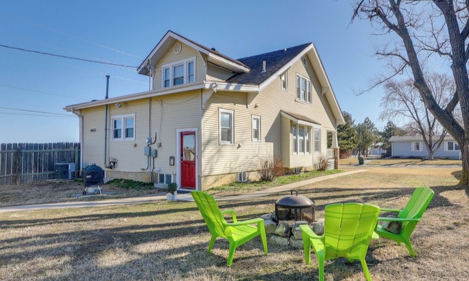 Hillsboro House | 5 Mi to Marion Reservoir: Wizard of Oz-Themed Home
